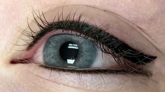 Carbon vs Iron Oxide: Should You Use Carbon Pigments for Eyeliner?