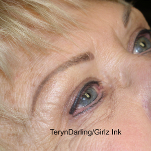 Healed PMU eyeliner on mature skin created with Charcoal pigment by Girlz Ink.