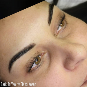 Close-up of healed brows created with Dark Toffee from the Li Pigments Aqua collection by PMU artist Elena Kezen. The pigment delivers a rich medium-brown tone with warm undertones, perfect for clients seeking soft yet defined results.
