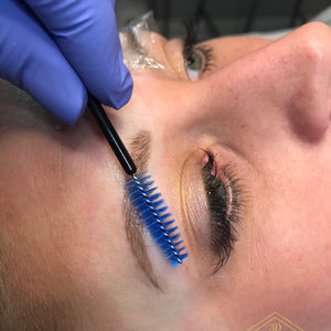 Before and after using Aqua Beautiful Blonde pigment by Patty – restored soft blonde brows with natural shape and warmth.
