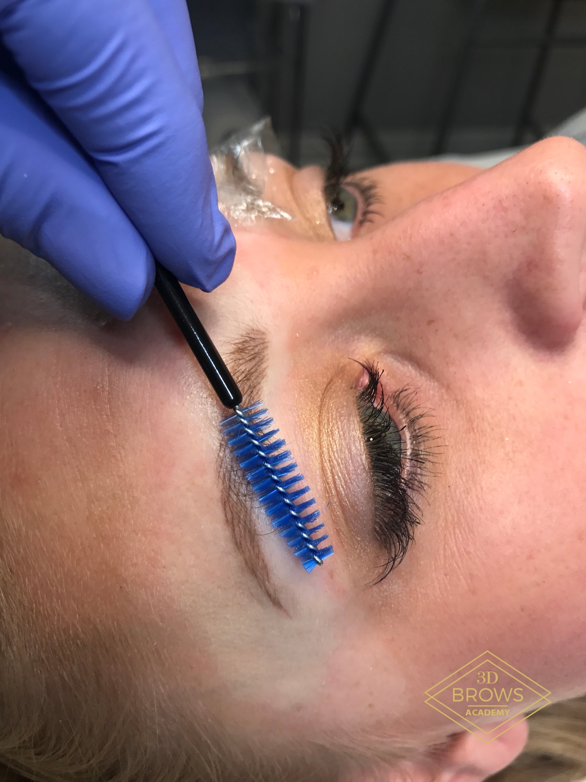 Before and after using Aqua Beautiful Blonde pigment by Patty – restored soft blonde brows with natural shape and warmth.
