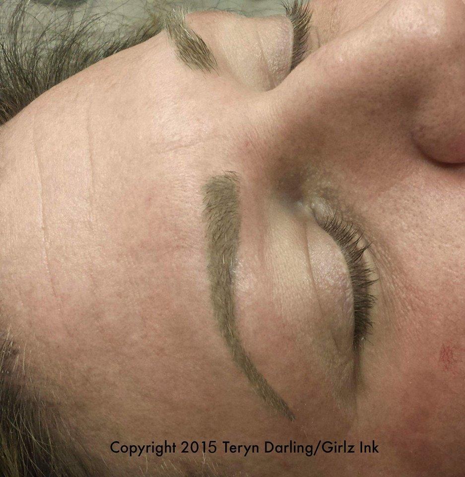 Healed brows created with Li Pigments Aqua Sandalwood by Teryn Darling. Soft golden-brown eyebrows with neutral undertones, showing even color retention and natural healed results after one session.
